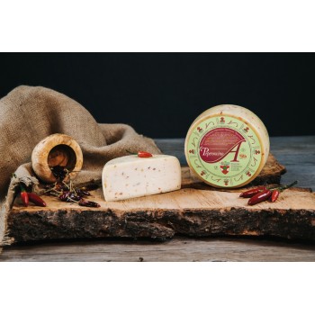 Caciotta Al Peperoncino Formaggio  Tipico  della Tuscia
